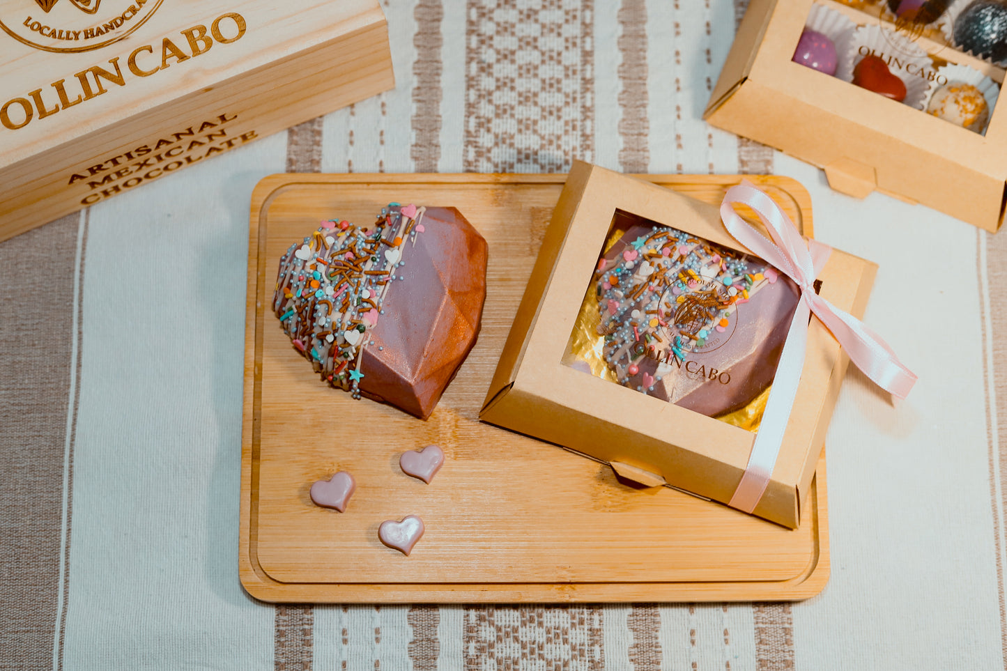 Corazón de chocolate blanco vegano relleno con ganache de almendra