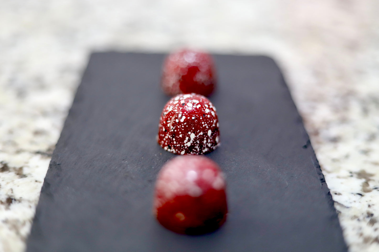 Caja de 12 piezas con bombones & trufas de chocolate artesanal